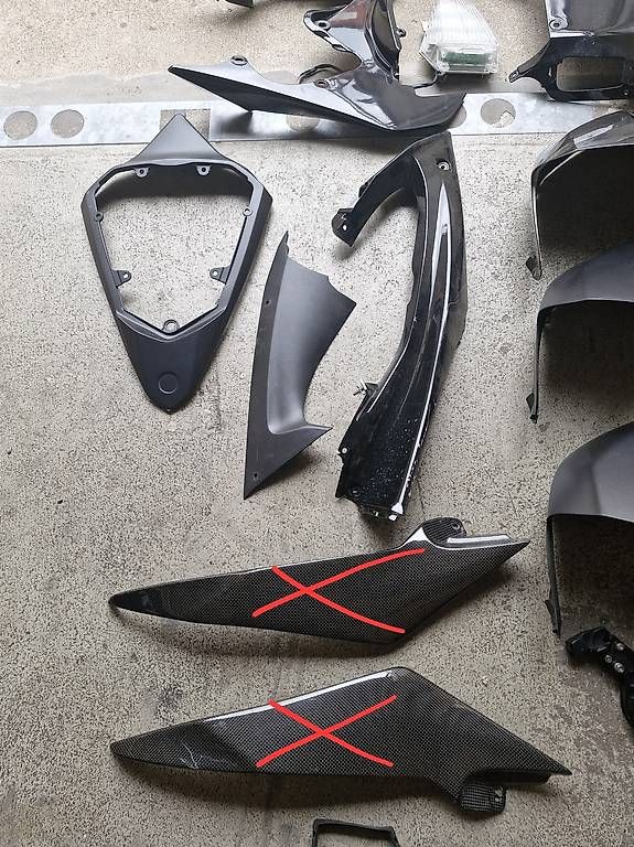 Tutti i ricambio per moto: Yamaha R6 RJ15 pezzi / teile – Usato da Giubiasco venduto da acbelli 3
