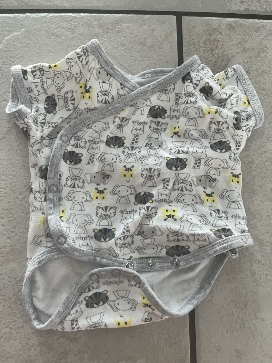 Kleiderpakete & -sets: 4 baby bodies kurzarm grösse 56 – Gebraucht aus Grenchen von Yvonne_badger 3