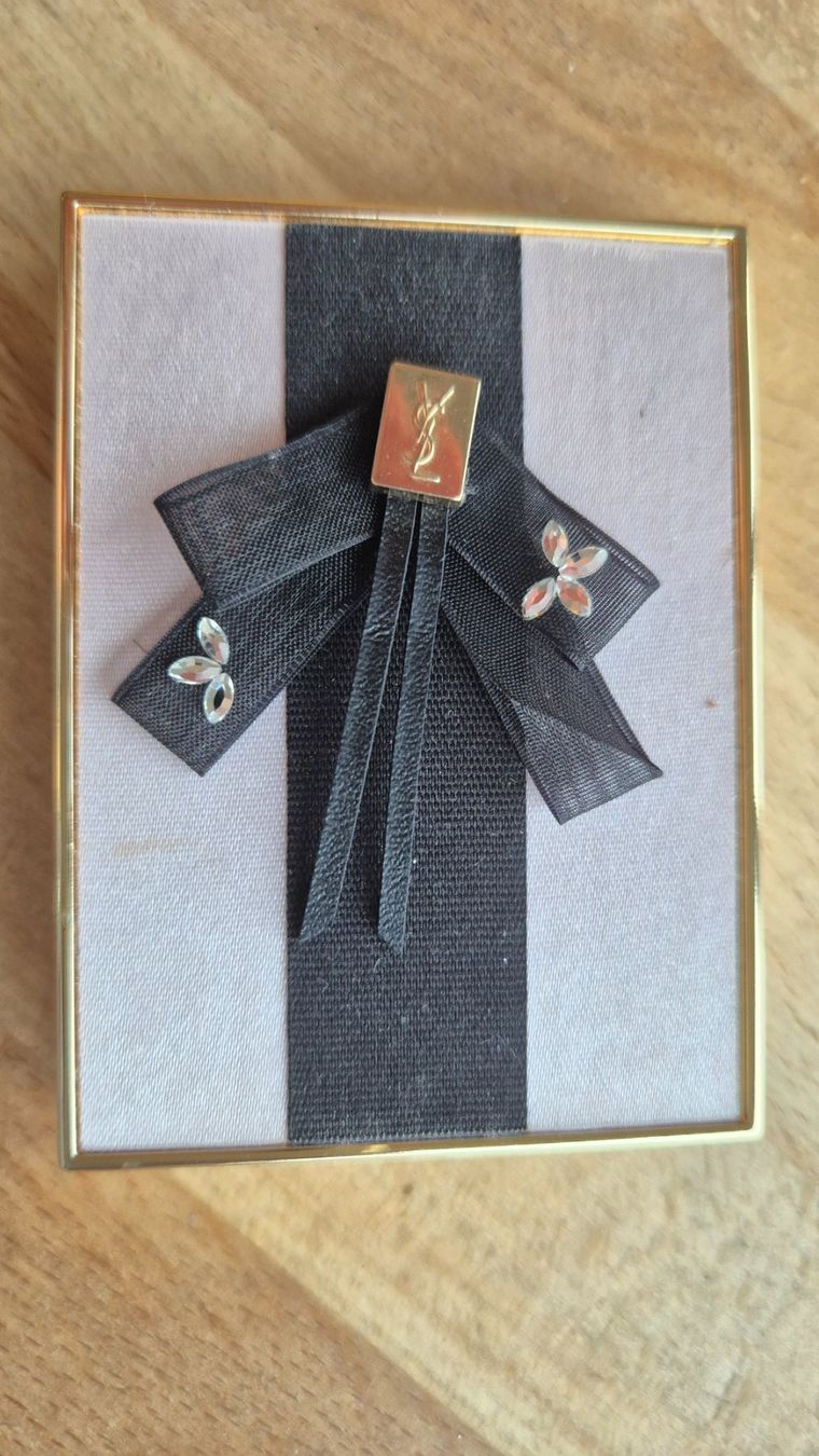 Make-up: Blush illuminateur Yves Saint Laurent – Usato da bern venduto da Fuji71 1