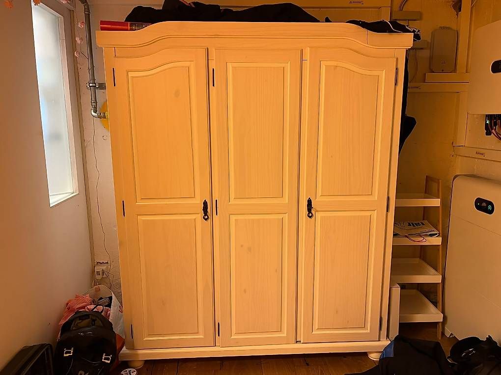 Schränke: Kleiderschrank Ikea  – Gebraucht aus Basel von Neudecks 2
