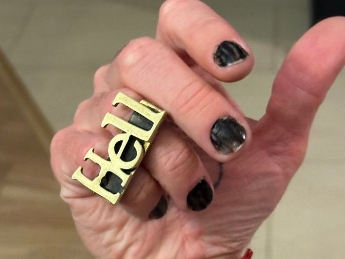 Ringe: Hell 2 fingers Brass Ring – Gebraucht aus Zürich von RatsTreasure 2