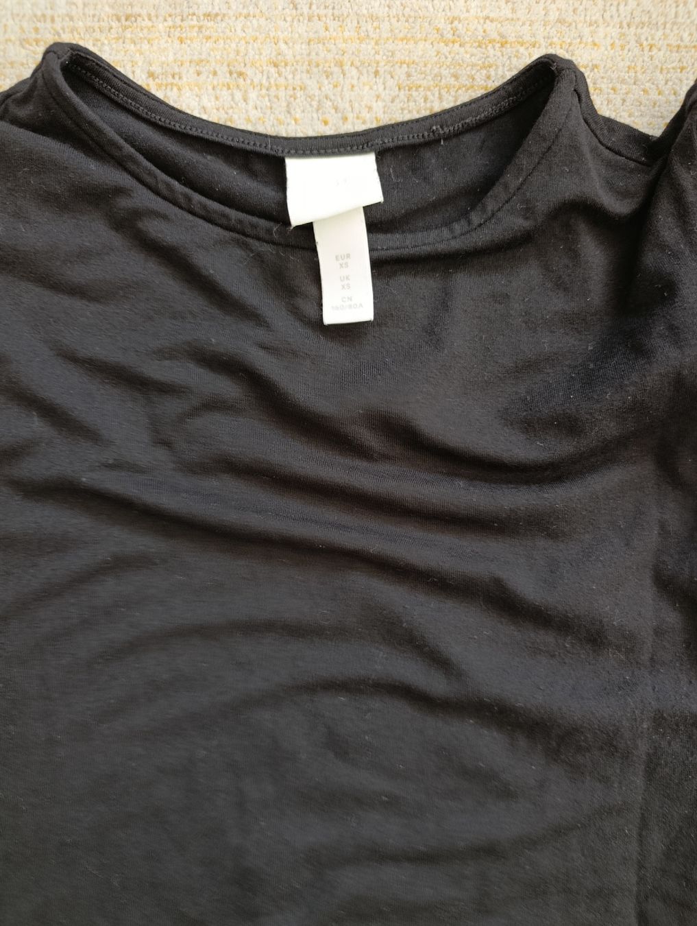 H&M T-shirt: T-SHIRT H&M NOIR XS – Usato da Sierre venduto da shirley04 2