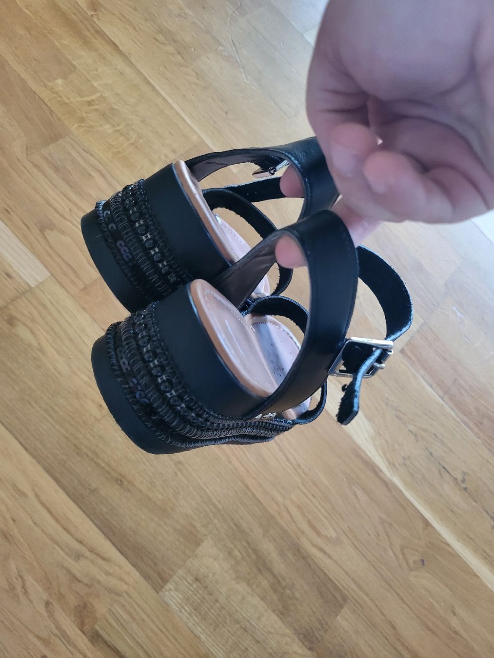 Damenschuhe: scandales noires Bata taille 40 – Gebraucht aus Ursy von Tchoupitchou 3