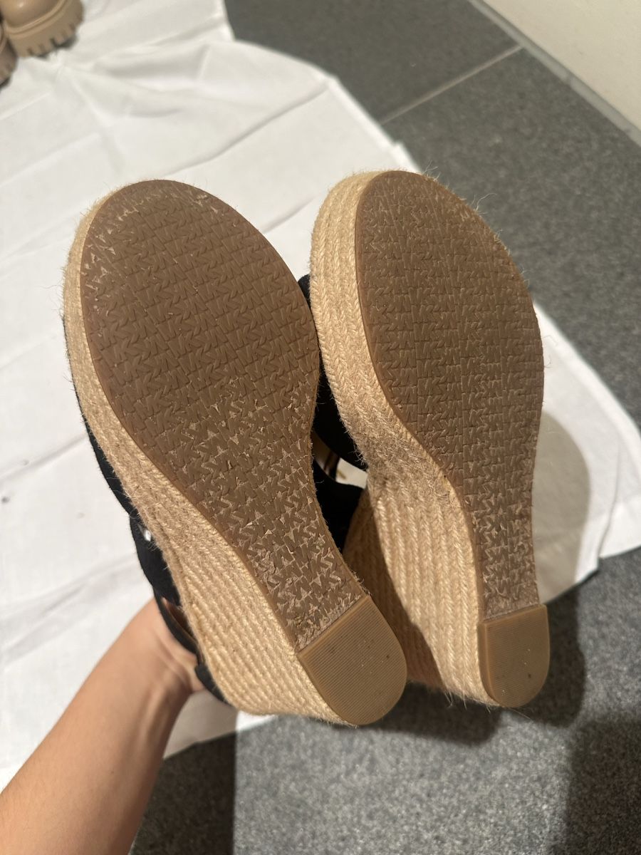 Michael Kors Damenschuhe: Michael Kors black wedges EU36.5 – Gebraucht aus St. Niklausen LU von lau_259n 4
