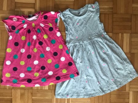 2 Kleider (H&M / George) Grösse 98/104 - Porto 3.40