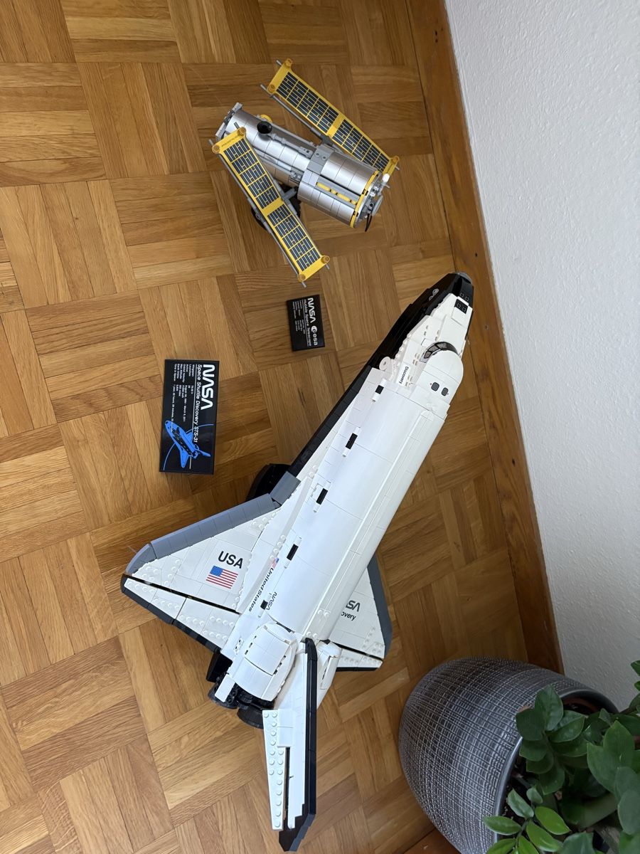 Lego Kit di costruzioni: Lego Space Shuttle Discovery Set 10283 Hubble Space Telescop – Usato da Wettingen venduto da Dario914 1