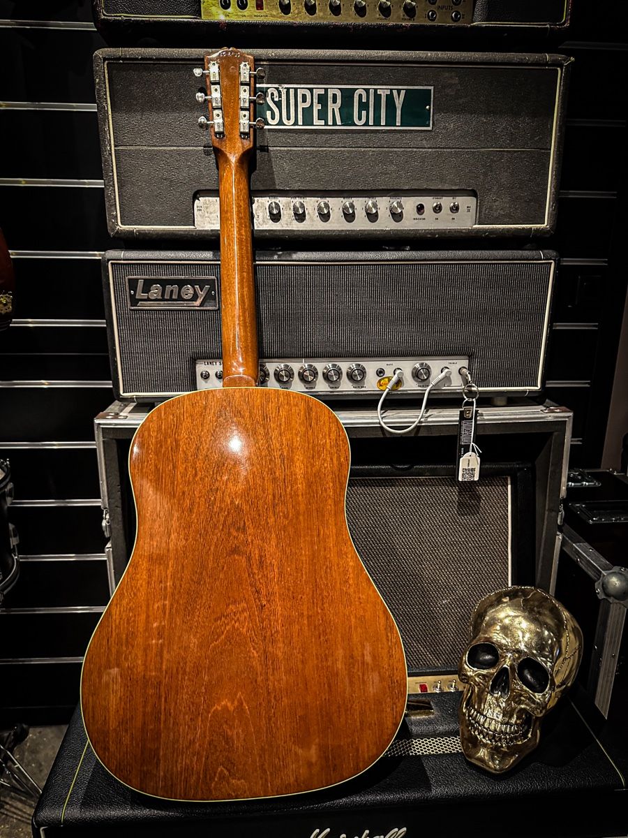 Gibson Strumenti musicali: Gibson J-35 original vintage 1939 – Usato da Montreux venduto da Alligator-AMPS 3