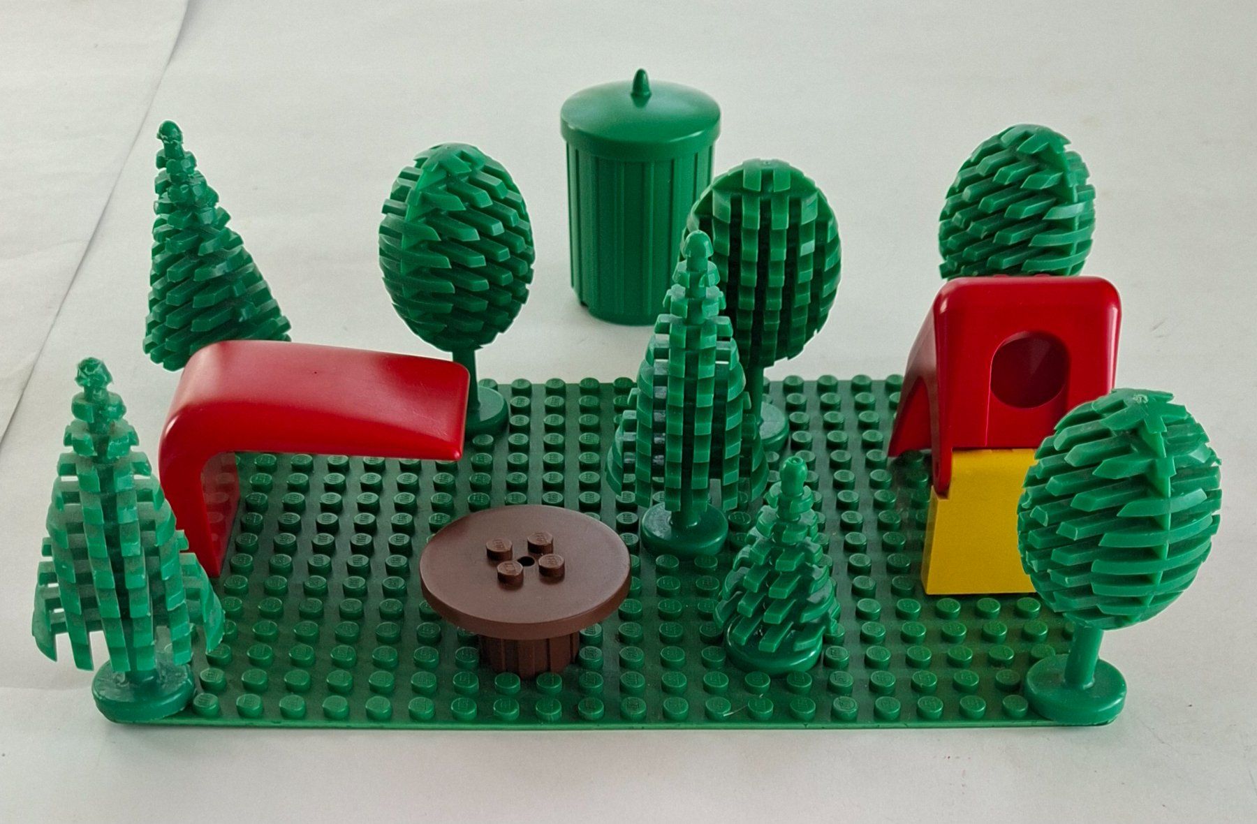 Lego Kit di costruzioni: Vintage LEGO mit Bäumen u. a. – Usato da Opfikon venduto da Diversamente 1