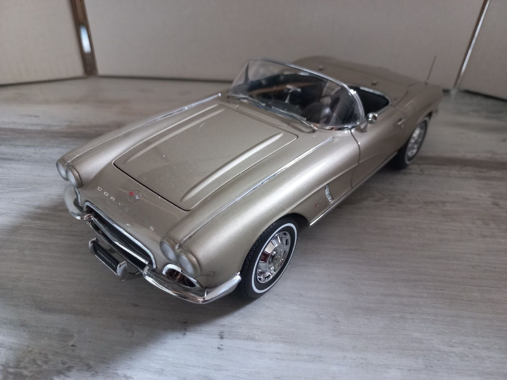 Autoart Modellini d'auto: Chevrolet Corvette C2 1/18 Autoart – Usato da Attalens venduto da remy_s00 2