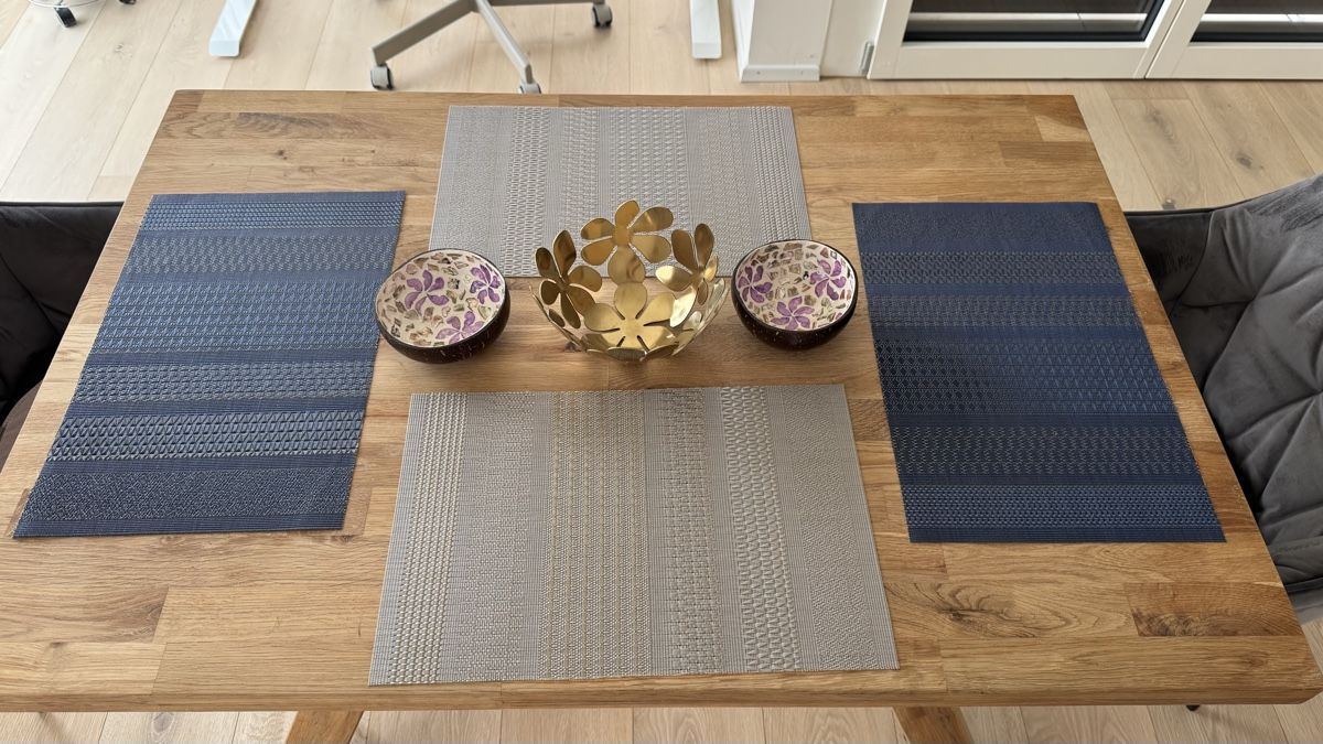 Tische: Solid wood dining table with A-frame legs – Gebraucht aus Zürich von ralm 2