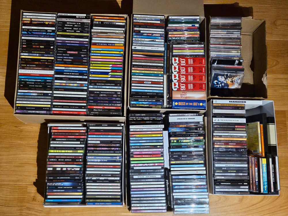 grosse CD Sammlung mit ca. 400 CD's inkl 2 CD Türme ab 1. Kaufen
