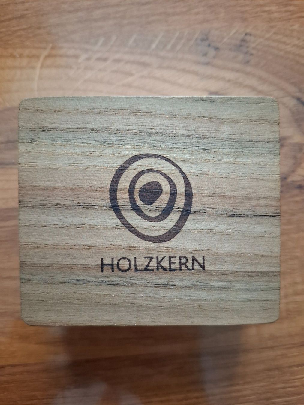 Orecchini pendenti & Orecchini a lobo: Holzkern Ohrstecker im Holzschächtelchen – Nuovo e nell'imballaggio originale da Luzern venduto da liv_6n92