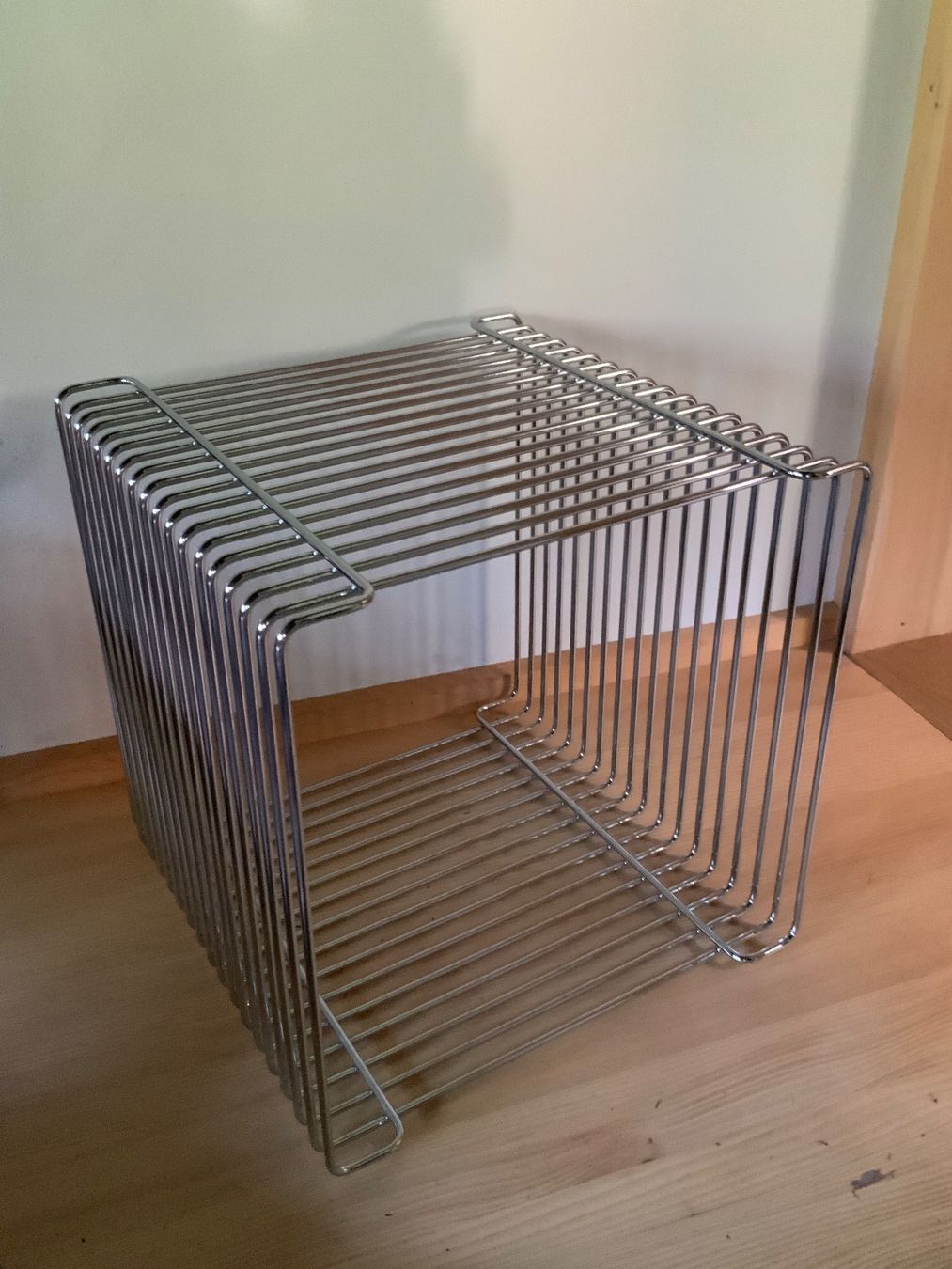 Scaffali: Panton Wire Cube Regal Beistelltisch Hocker – Usato da Wil SG venduto da Strila 1