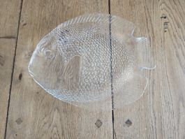 Glasteller in Form eines Fisches