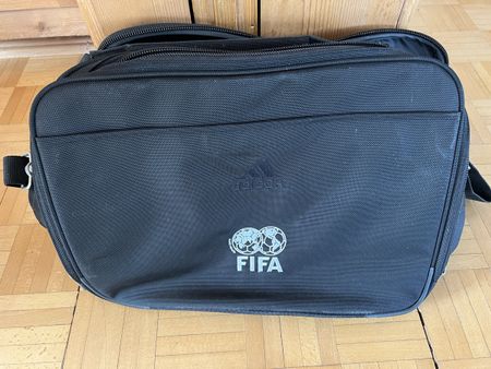 Adidas FIFA Tasche - viel Stauraum! 45cm x 20cm, 33cm hoch