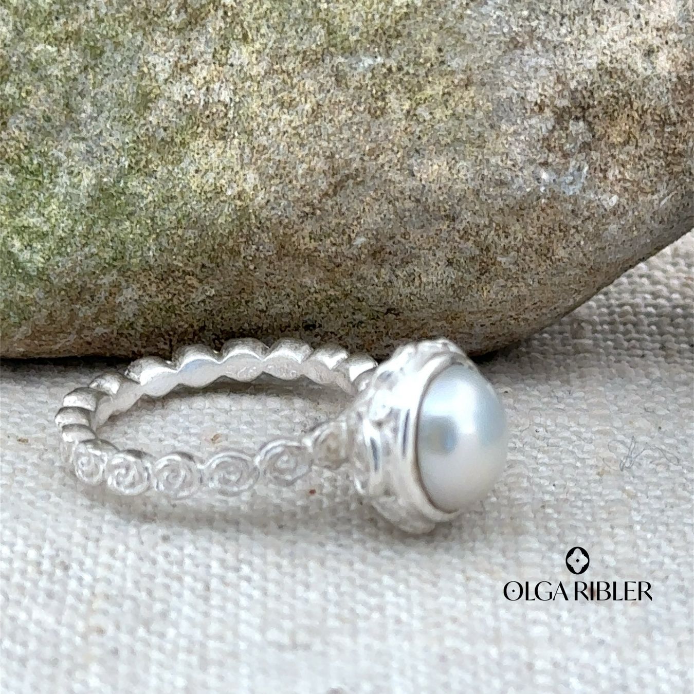 Olga Ribler Anelli: Silberring mit Perle Blumenmuster Grösse 50 – Nuovo (secondo la descrizione) da Luzern venduto da Schmuckoutlet