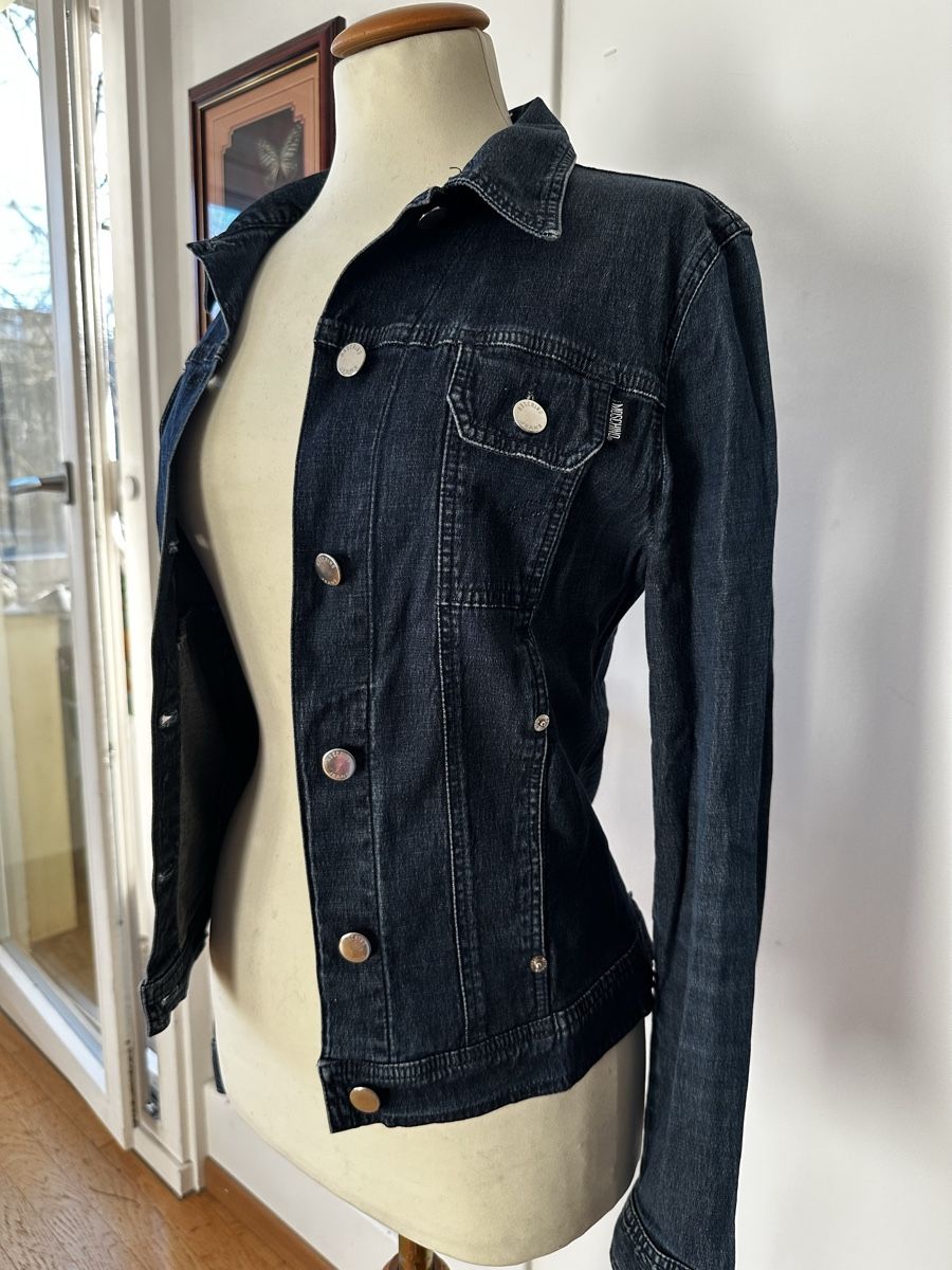 Moschino Giacche: Moschino Jeansjacke Grösse s/m – Usato da Bern venduto da HA-De 2