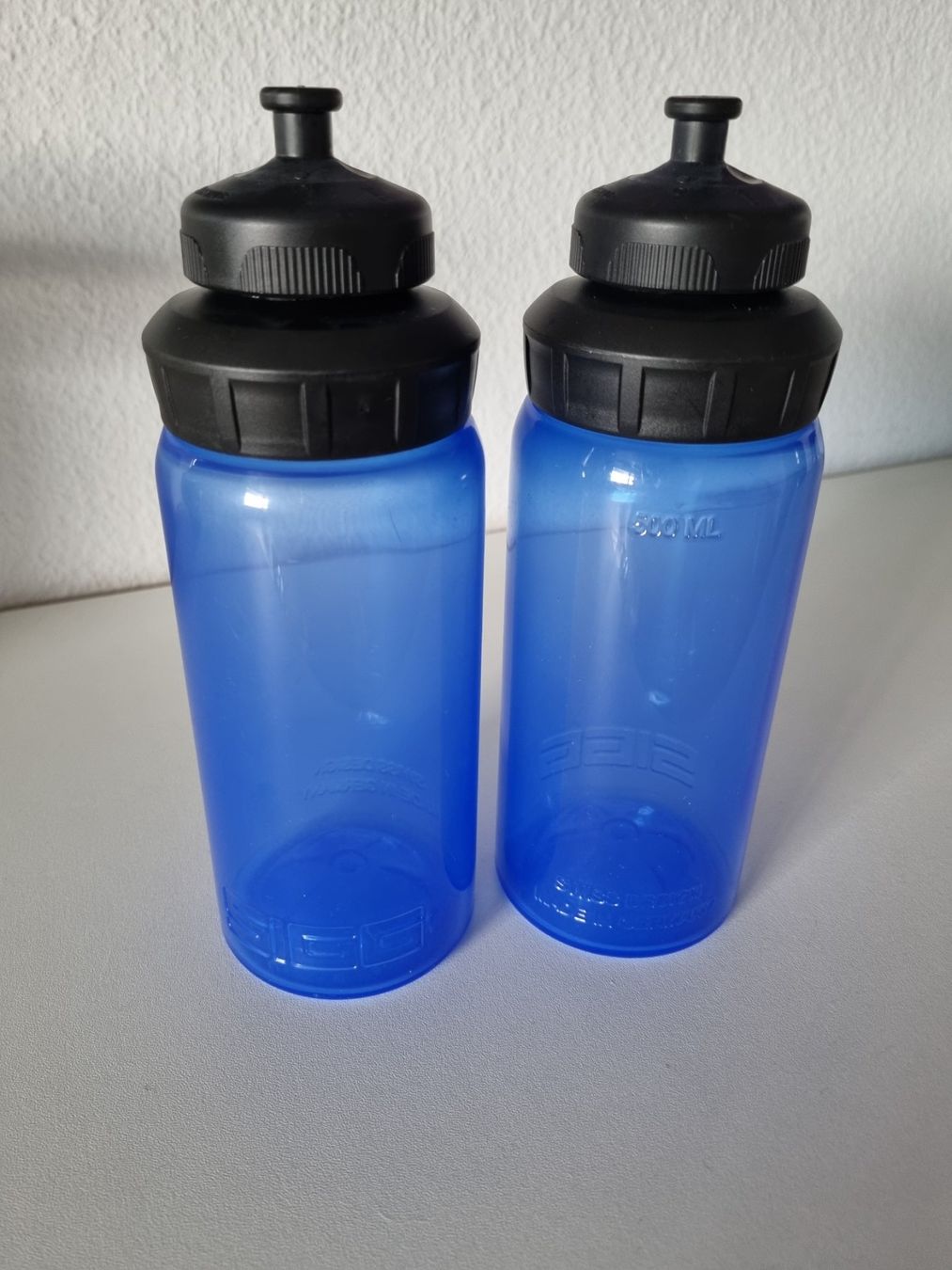 Sigg Borracce & Thermos: SIGG Trinkflaschen 2Stk 500ml NEU – Nuovo (secondo la descrizione) da Frauenfeld venduto da Tausret 2