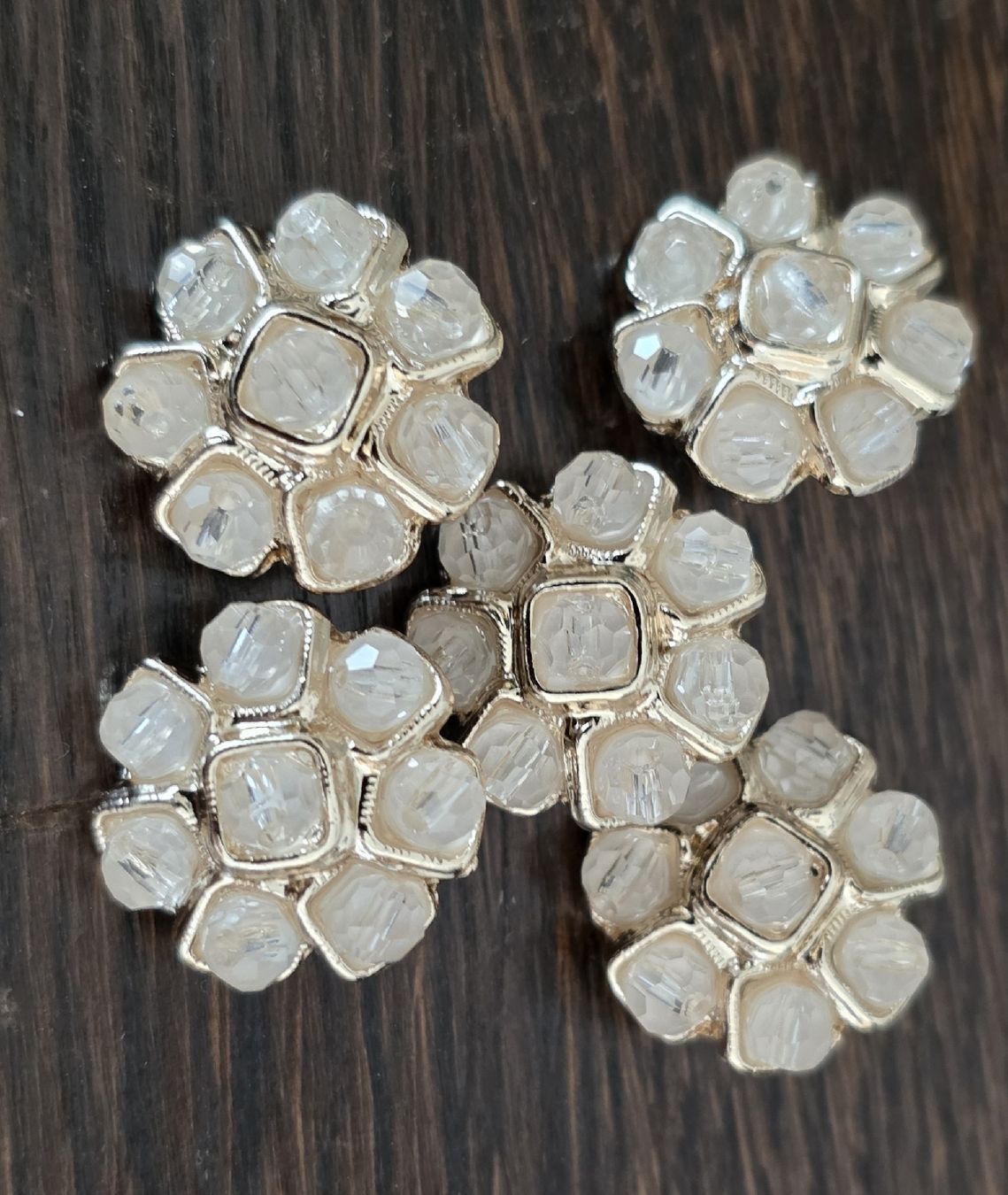 Knöpfe:  Wunderschönes 5 Schmuckknöpfe Blumenmuster Weisse Perlen  – Neu (gemäss Beschreibung) aus Rheinsulz von Gilea 6