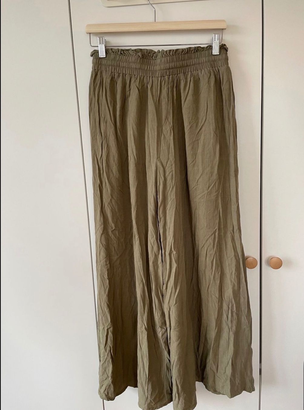 Pantaloni: Luftig weite Stoffhose, 100 % Viskose, Gr. M, Sommer – Usato da Wetzikon ZH venduto da dor_rmq2 2