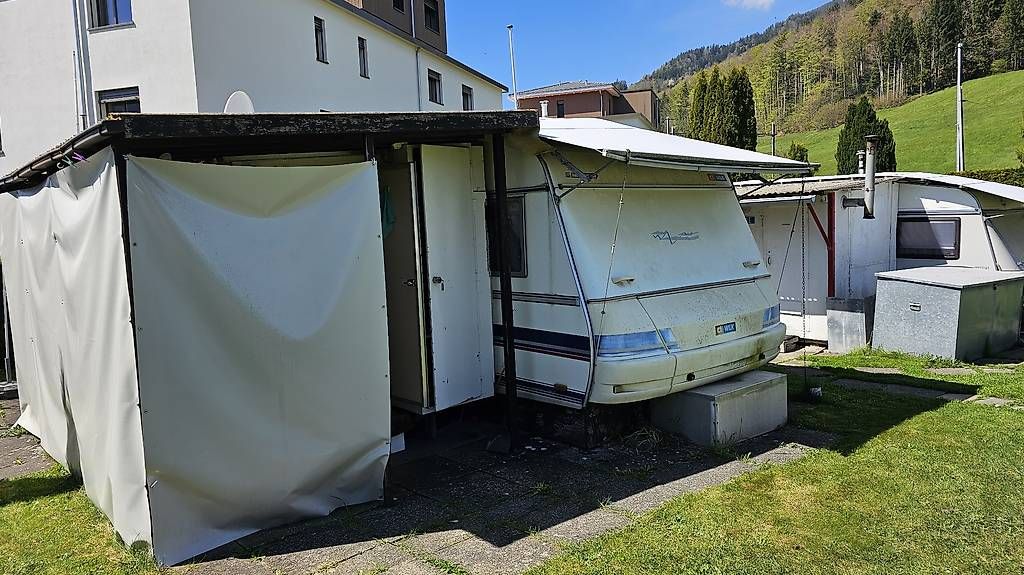Véhicules de camping: Wohnwagen mit festem Vorbau und Schutzdach – D'occasion à Kölliken par Maxilopez 4
