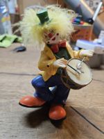 Niedlicher Deko-Clown mit Trommel (D)