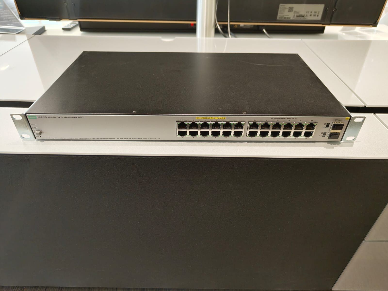 Hewlett Packard Hub & Switch: HP OfficeConnect 1820 Switch – Usato da Appenzell venduto da 1xRichtig