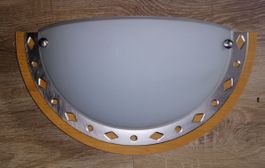 Wandlampe Form Halbmond
