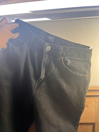 Schwarze Hose