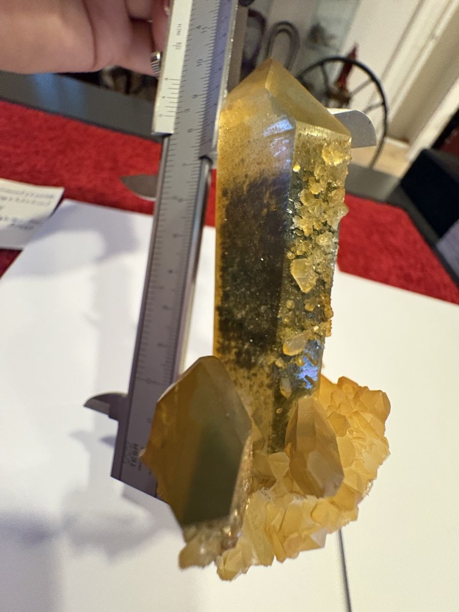 Minerali & Pietre curative: Gelber Quarz mit Limonith – Usato da Murten venduto da Tzaugg 5