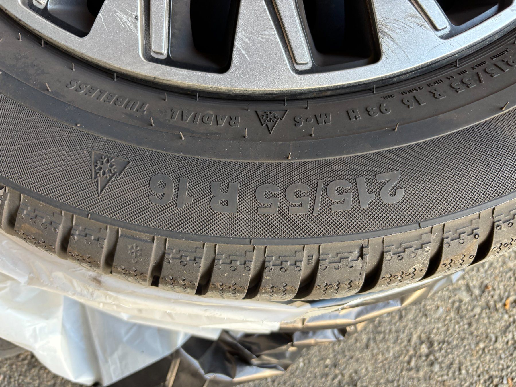 Peugeot Pneus & Kompletträder: Winterräder Continental 215/55 R16 – Gebraucht aus Diegten von bon_dv69 3
