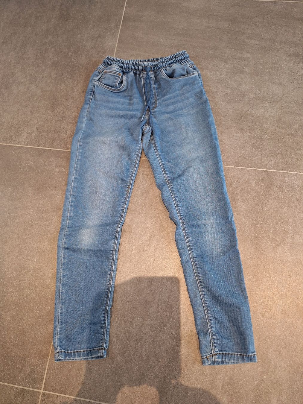 Pantaloni: Kinder Jeans Gr. 140 – Usato da Algetshausen venduto da jst_ncr9
