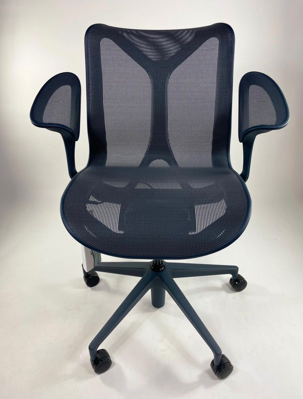 Herman Miller Sedie: NEU Herman Miller Cosm Nightfall Low – Nuovo e nell'imballaggio originale da Wil SG venduto da office-sale
