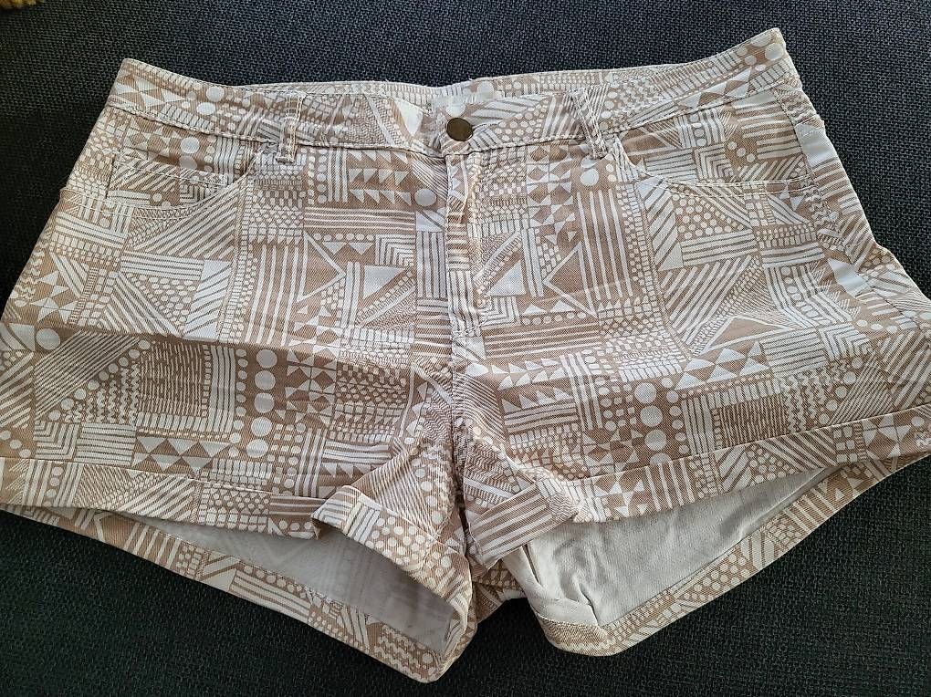 Pantaloni: Short femme – Usato da Ecuvillens venduto da loloall 2