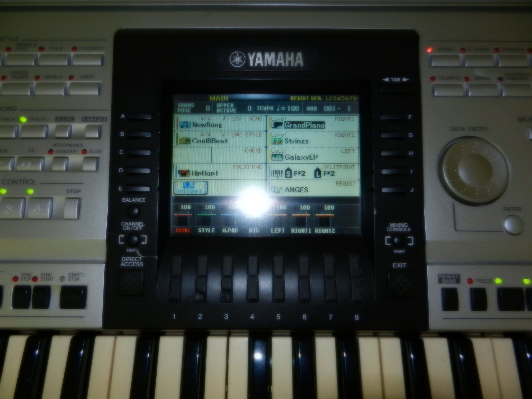 Yamaha Strumenti musicali: Yamaha PSR 3000 Elektrisches Keyboard - Silber – Usato da Männedorf venduto da livesteam 1