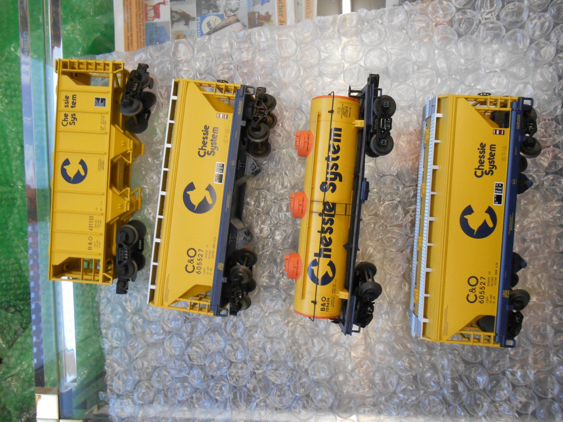 Lionel Modellini di ferrovie: 4er Set Modellbahn Waggons Chessie System gelb MTH LINOEL – Usato da Wohlen AG venduto da timpojim1 1