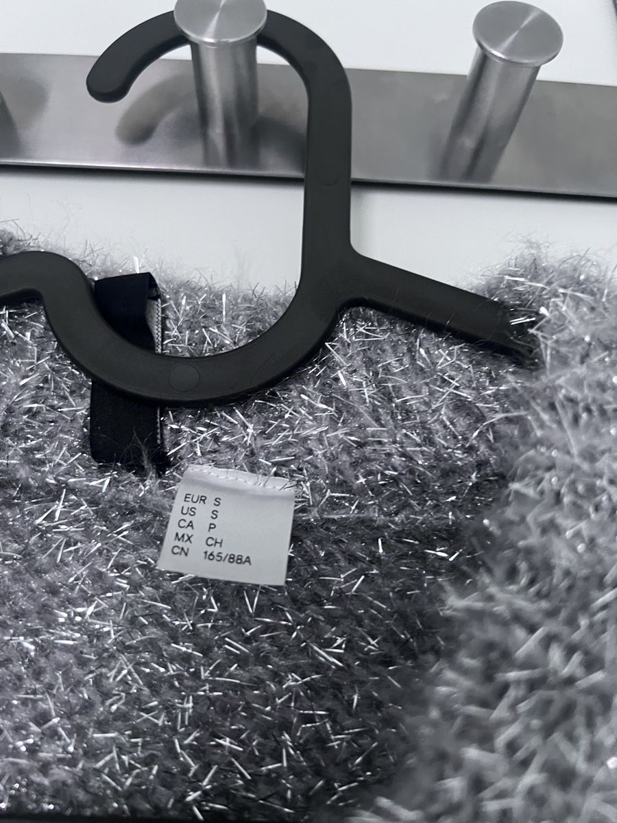 H&M Pulls & Sweat-shirts: Silberner Glitzerpullover, Gr. S – D'occasion à Neuenhof par UrbanBags 2