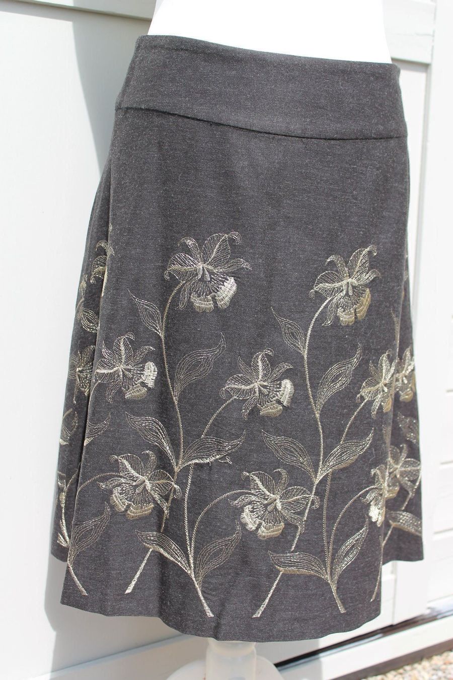 Vila Gonne: Jupe motifs dorés fleurs VILA new – Nuovo (secondo la descrizione) da Agiez venduto da chouchanelle 2