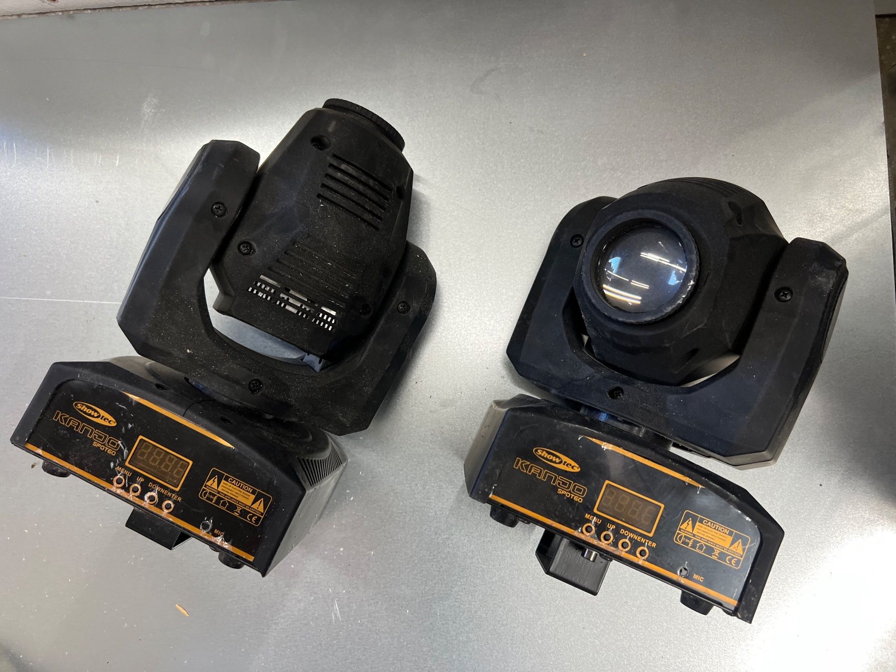 Showtec Lampen: 2 projecteurs motorisés LED Showtec Kanjo Spot 60 Éclairage – Gebraucht aus Lausanne von tho_98dx