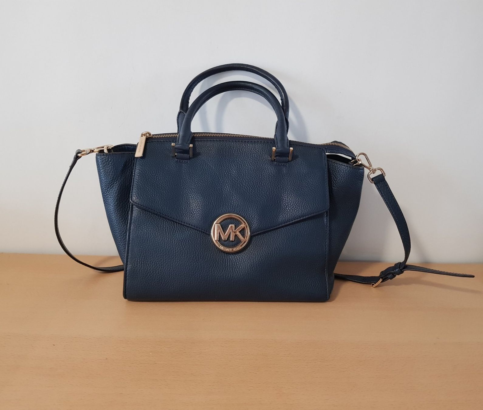 Michael Kors Taschen für Damen: Michael Kors Leder Handtasche – Gebraucht aus Basel von Birs868