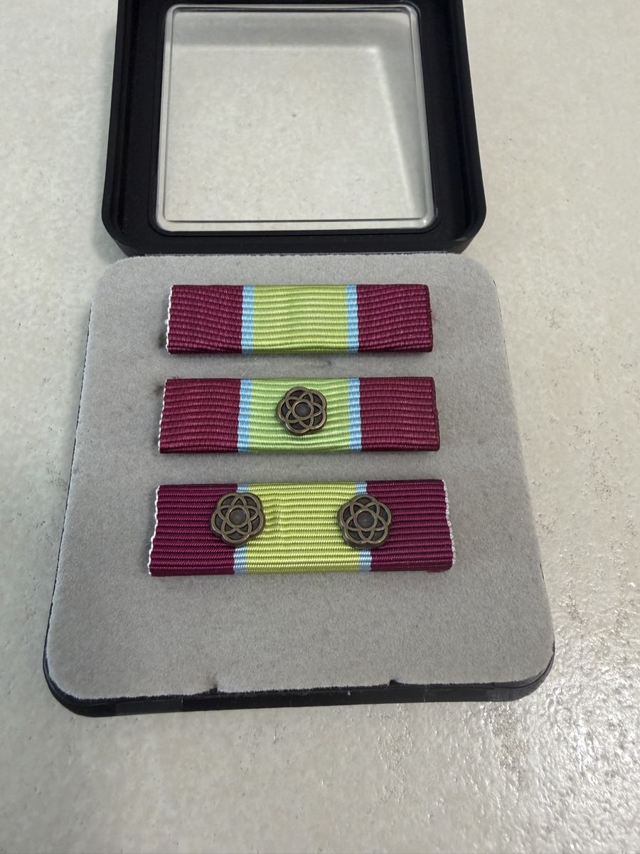 Schweizer Armee Placchette & Badge: Ribbon Swisscoy 3-er Set Bronze – Nuovo e nell'imballaggio originale da Haag (Rheintal) venduto da SWB-9469