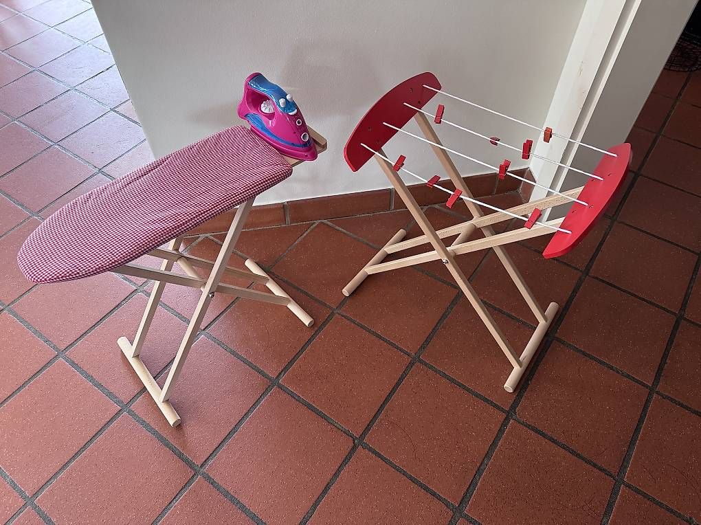 Bambole: Table de repassage et étendoir à linge pour poupée  – Usato da Troinex venduto da Steph_muller
