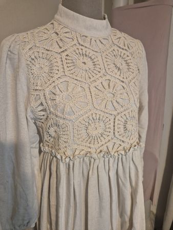 Kleid beige mit Häkeldetails Baumwollgemisch Grösse M
