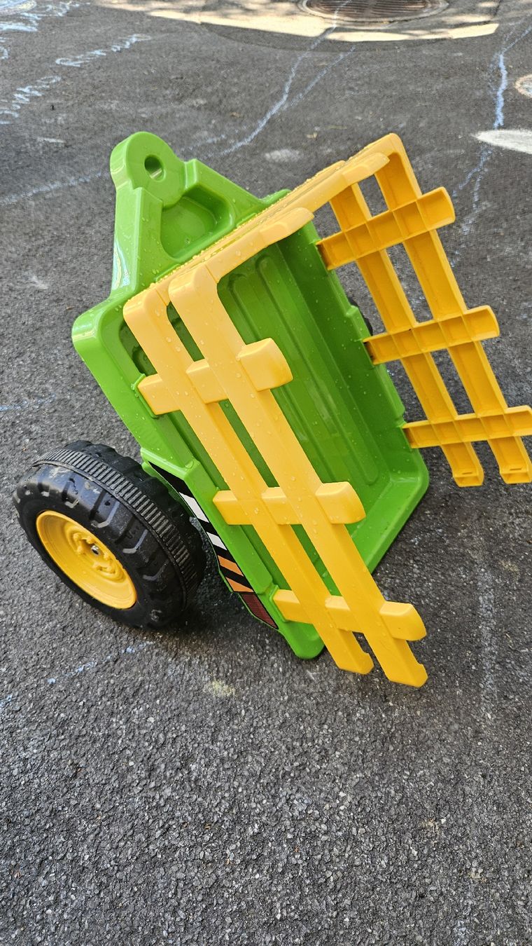 Véhicules pour enfants: elektrischer Traktor – D'occasion à Balgach par Floeru84 2