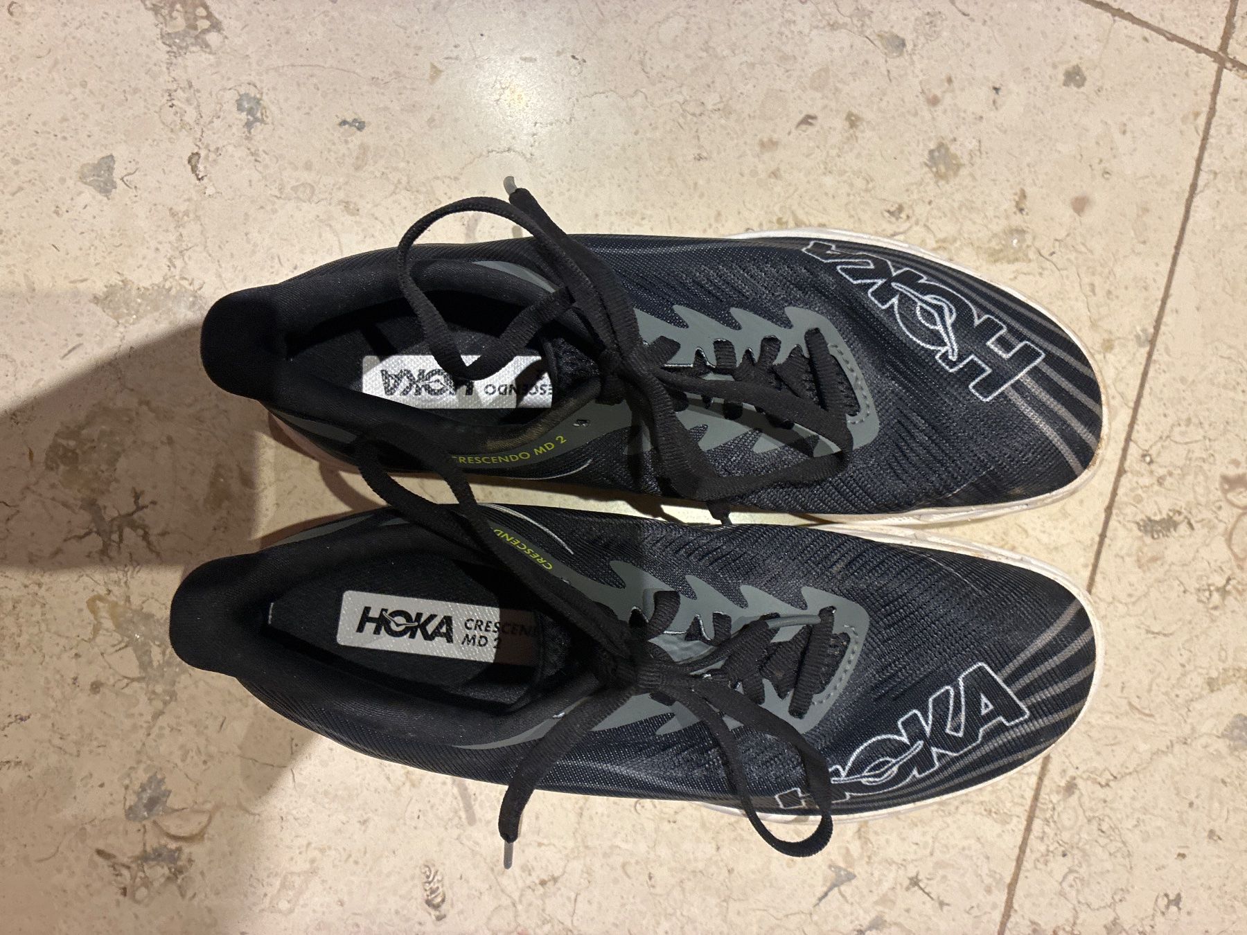 Hoka One One Damenschuhe: Nagelschuhe Bahn und Cross – Gebraucht aus Reigoldswil von s.o.g.