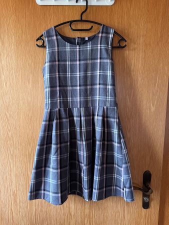 Schönes kariertes Kleid Gr. 152