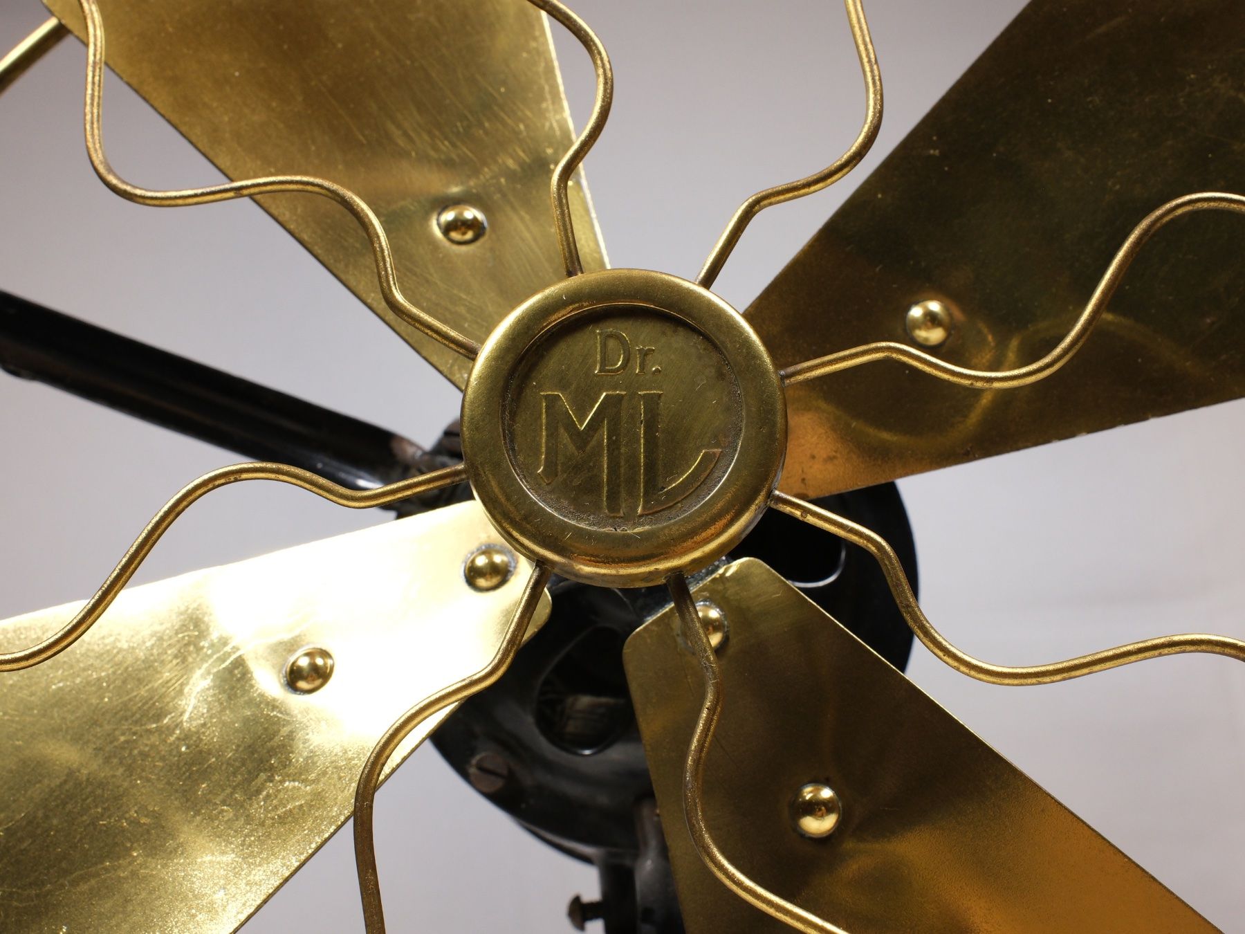 Ventilateurs: Antiker Ventilator Dr. ML, Max Levy Berlin N.65, Type 2518 – Défectueux à Lobsigen par Markus_Haenggi_Bern 1