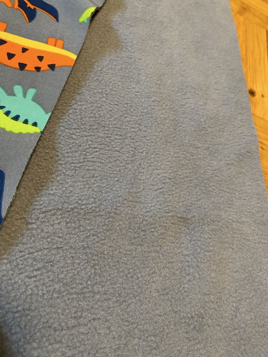 Tissus: Bunter flauschiger Softshell Dino Stoff Kinderstoff  – D'occasion à Zizers par dalaub 6