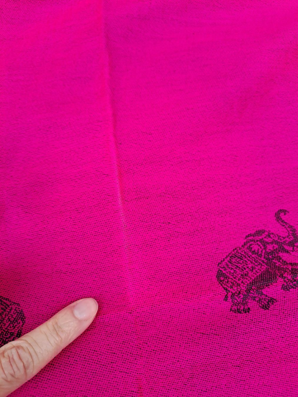 Foulards, Tücher & Schals: Cashmere-Schal, pink mit Ethno-Muster und Fransen – Gebraucht aus Volketswil von ronbons 8