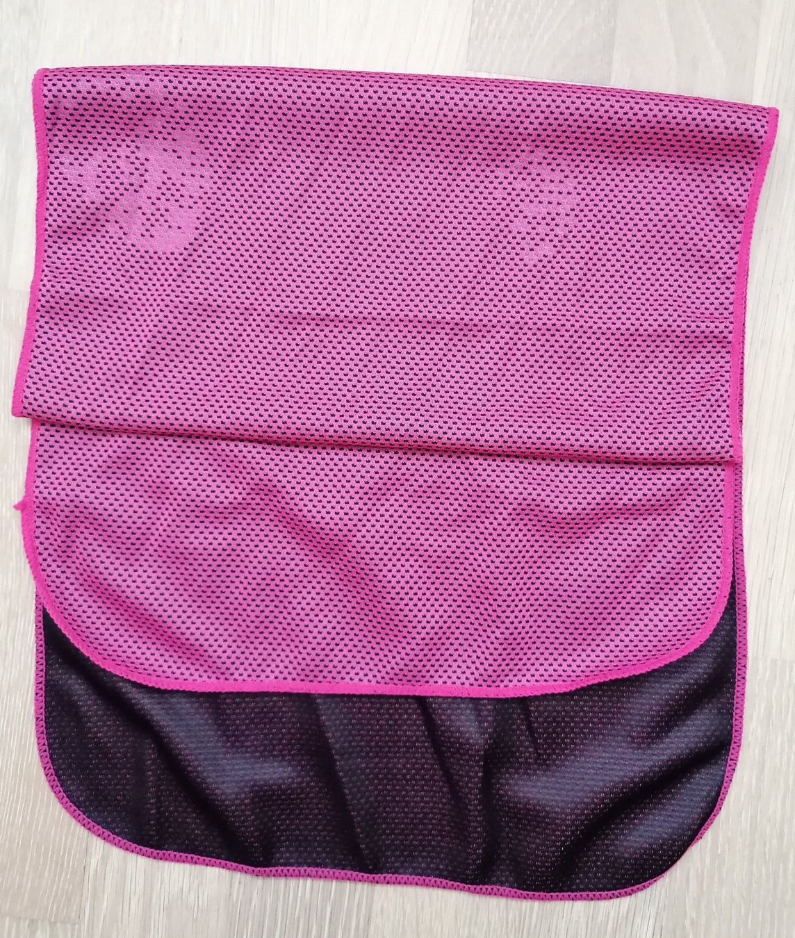 Badetücher: Microfaser Kühltuch, Sport-Tuch im Etui, Pink – Neu und originalverpackt aus Rümlang von TRICE67 1